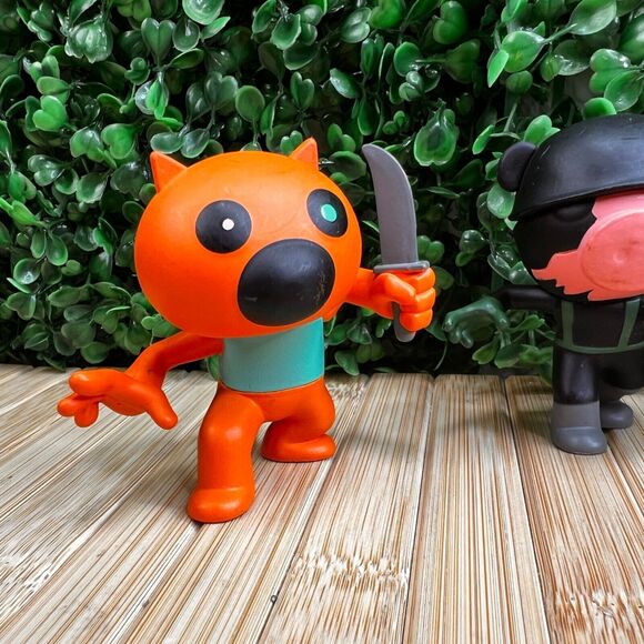 PIGGY Roblox Collectible Figures Series 1 Bundle ROBBY CHASE Rare Clowny - Picture 2 of 14